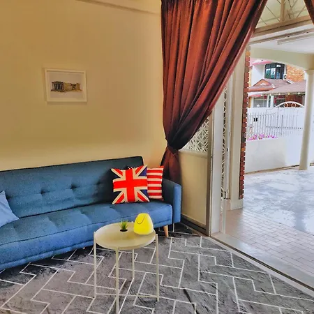 Queensbay Mall, Up To 5 Pax, 2 Bedrooms, 1 Bathroom, 1 Car Park By Star Home